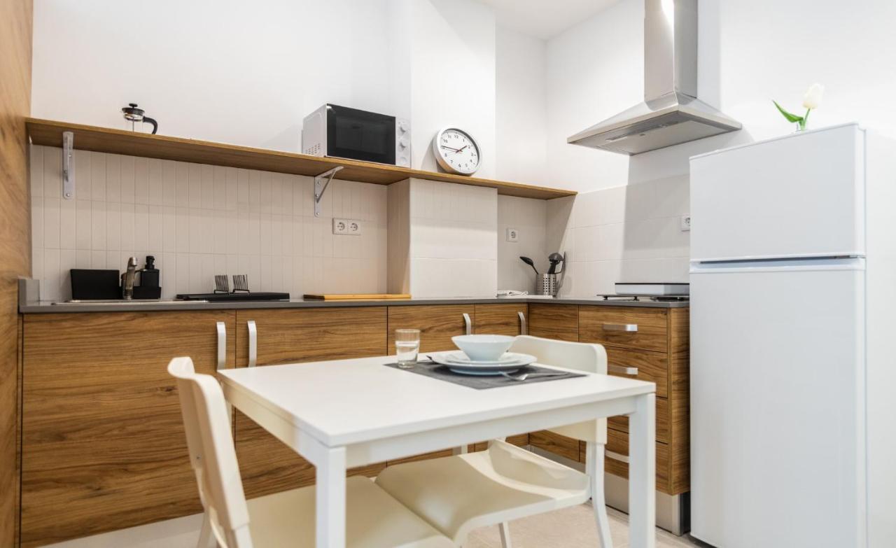 Nuevo Estudio A Metros De La Playa, Con Terraza Y Zonas Comun 3c * Valencia